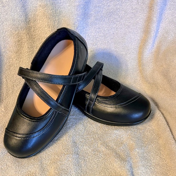orthofeet Shoes - Orthofeet 865 Celina Black Leather Mary Jane Orthopedic Shoes Size 9.5 EE